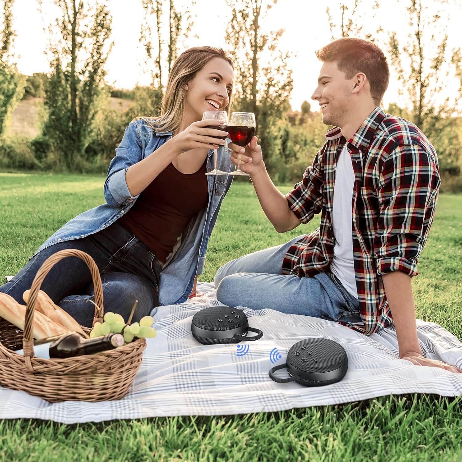 ZEALOT S77 Portable Bluetooth Speaker – IPX6 Waterproof, Wireless Shower Speaker with SD Card Support, Carabiner Clip, Bluetooth 5.0, 1800mAh Battery – Ideal for Pool, Hiking, Beach, Camping - HTT Mobiles