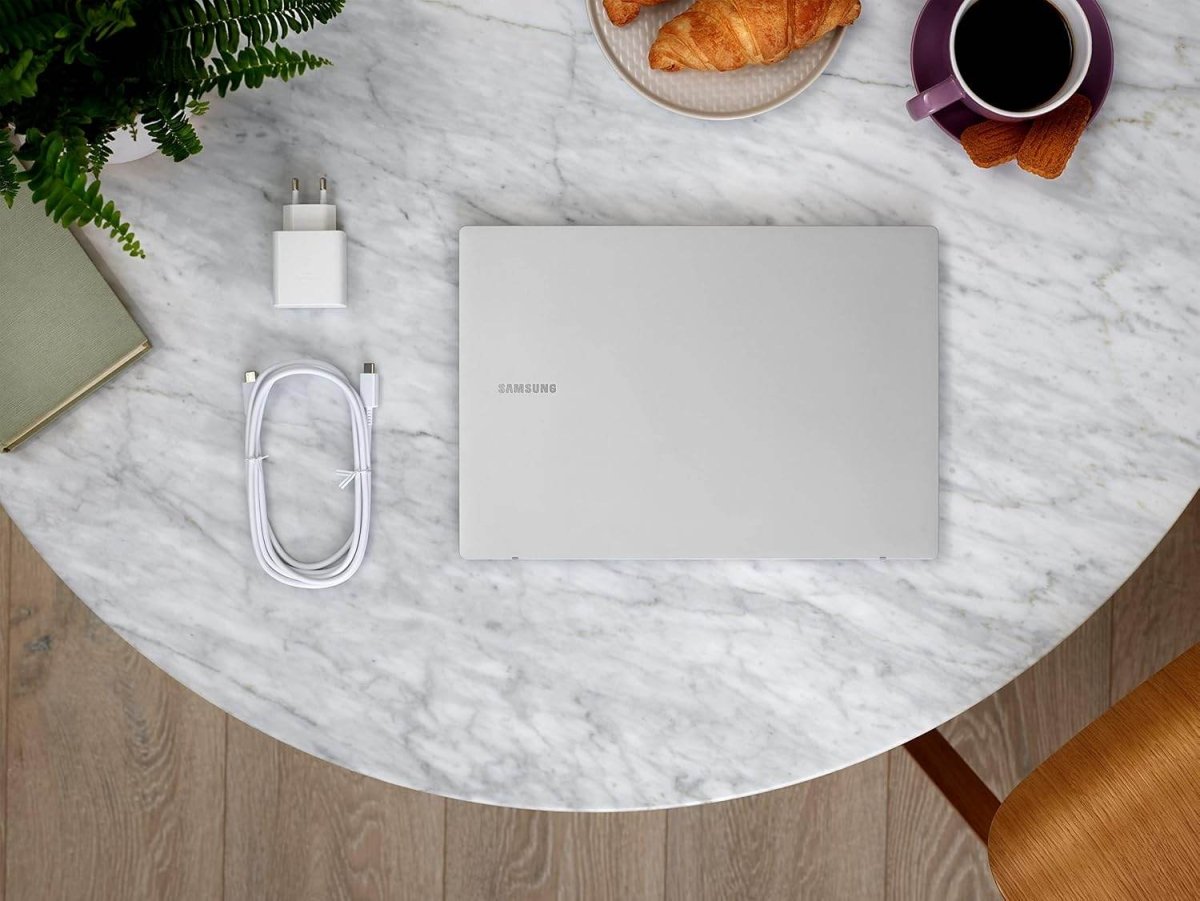 Samsung Galaxy Book Go 14 Inch - Mystic Silver - Windows 11 Home, LTE, 8GB RAM, 128GB Storage (UK Version) - HTT Mobiles