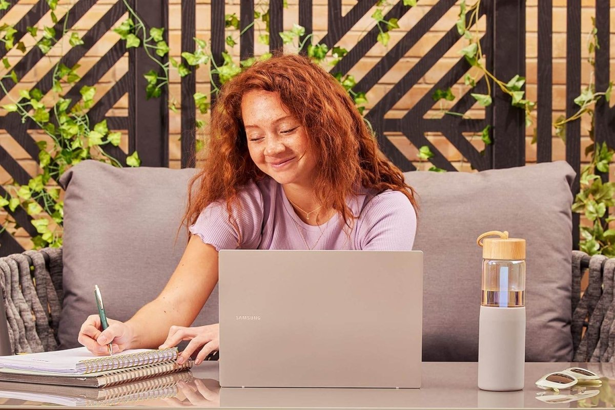 Samsung Galaxy Book Go 14 Inch - Mystic Silver - Windows 11 Home, LTE, 8GB RAM, 128GB Storage (UK Version) - HTT Mobiles